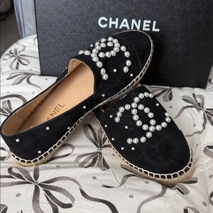 CHANEL Black Pearl-Logo Suede Espadrilles